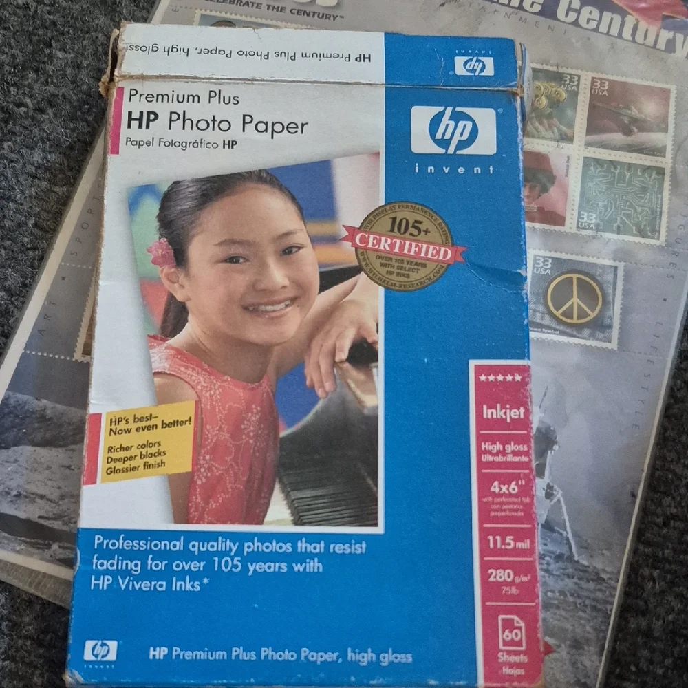 HP Premium Plus High Gloss Photo Paper - Blue and White